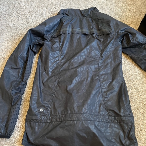 Lululemon Leopard Print Wind Breaker Sz 6 - Picture 9 of 10